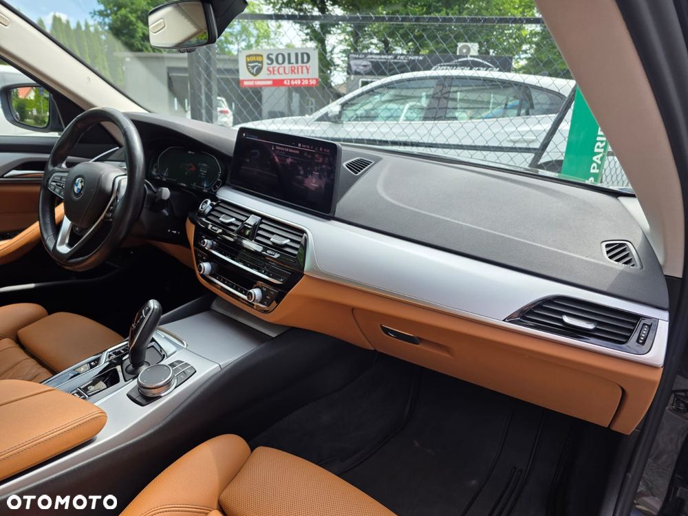 BMW Seria 5 520e Luxury Line - 23