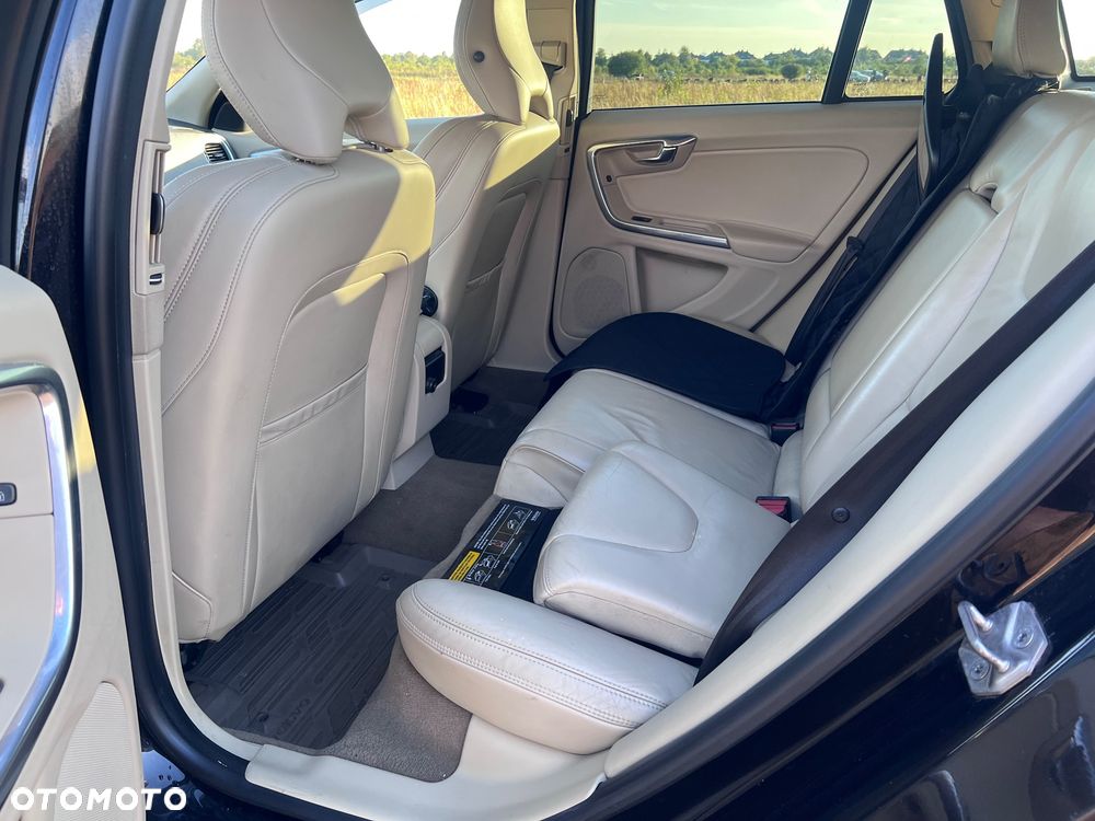 Volvo V60 D5 Summum - 17