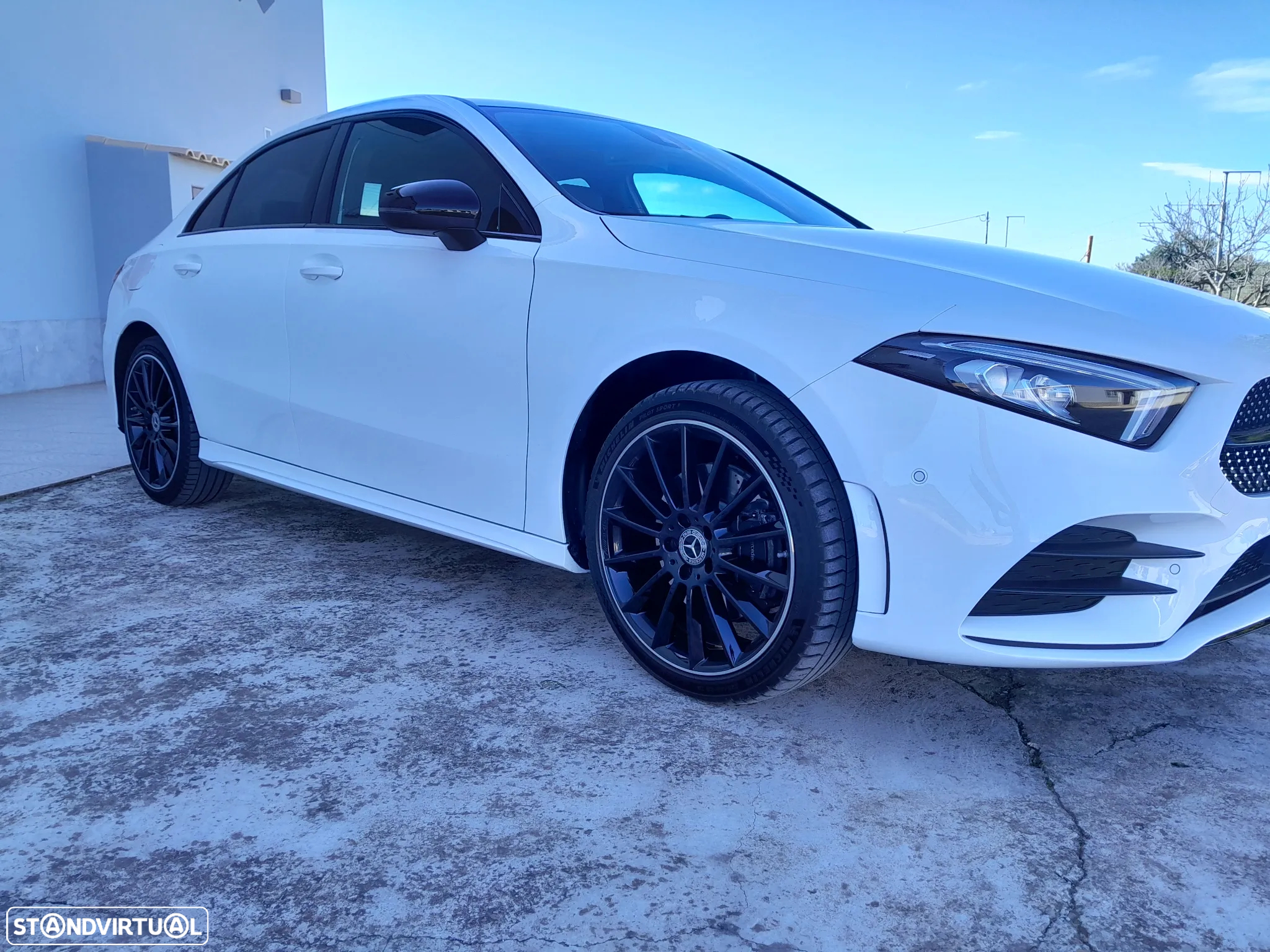 Mercedes-Benz A 250 Limousine e AMG Line - 4