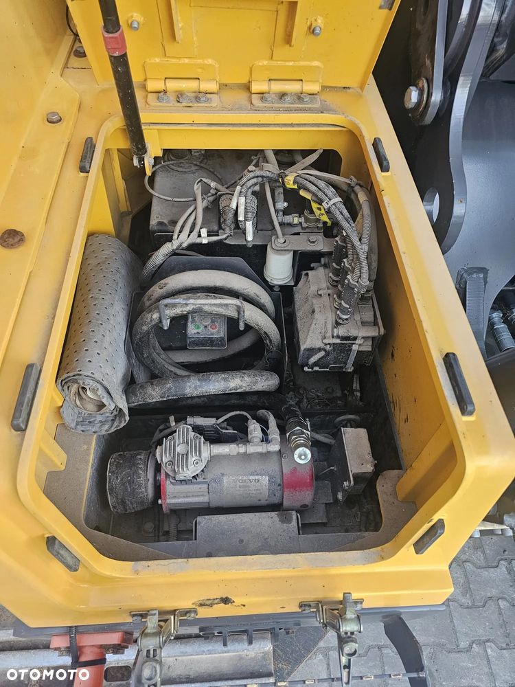 Volvo EC220EL - 16