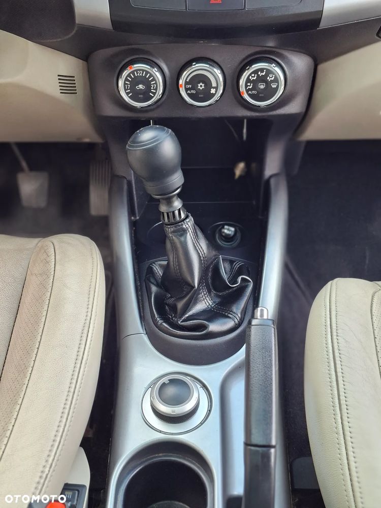 Mitsubishi Outlander 2.0 DID Instyle NAVI - 14
