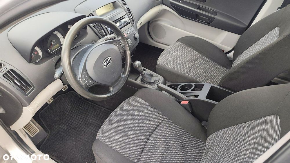 Kia Ceed 1.4 CVVT Attract - 9