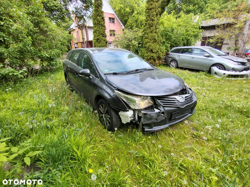 Toyota Avensis 1.6 Comfort - 6