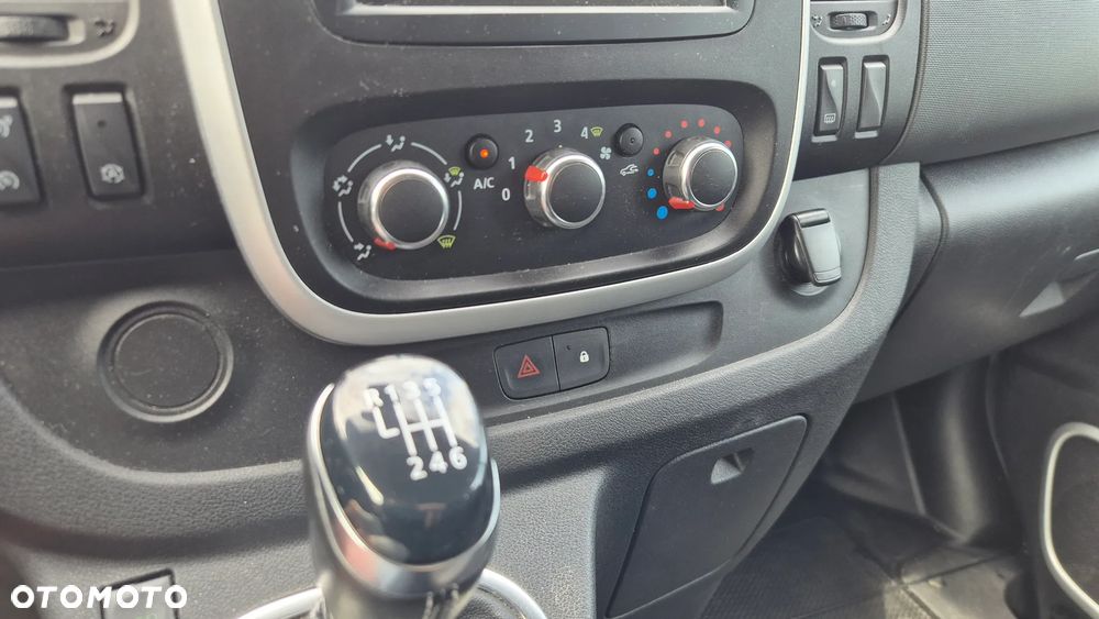 Renault Trafic - 12