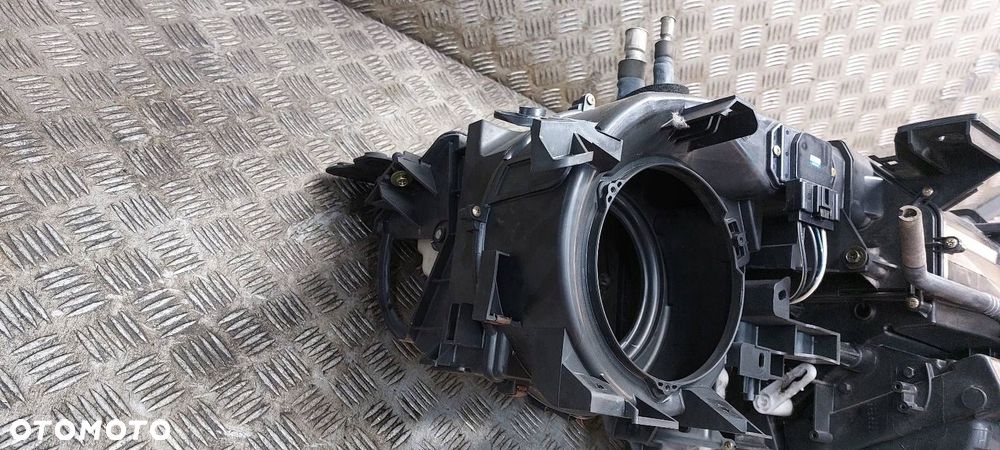 OBUDOWA NAGRZEWNICY AVENSIS T25 87010-05450 EUROPA - 4