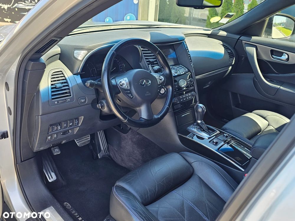 Infiniti Q70 - 15