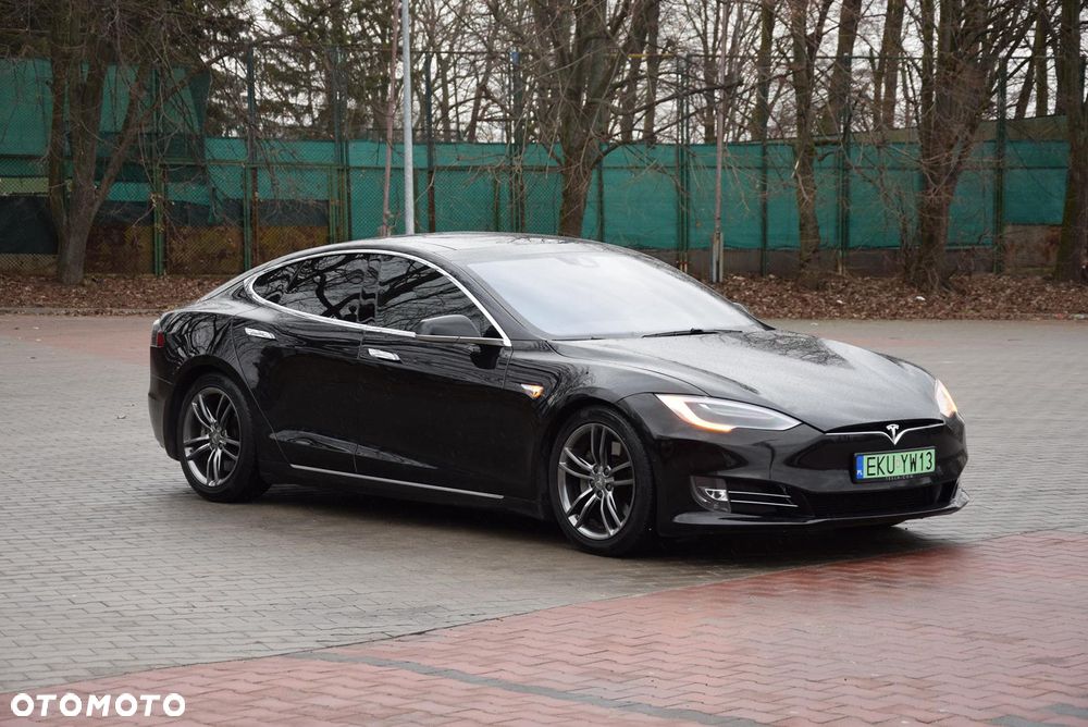 Tesla Model S - 9