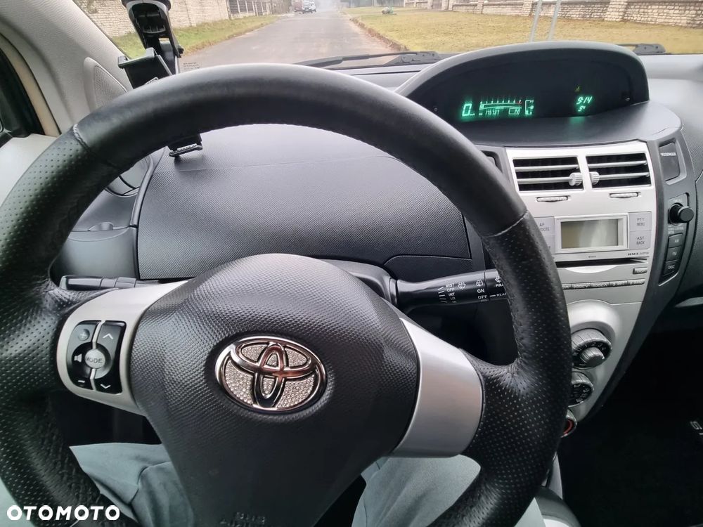 Toyota Yaris 1.3 Sol - 24