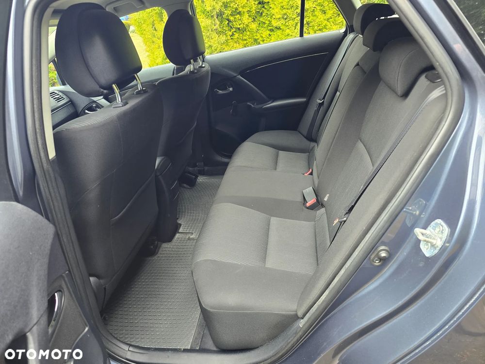 Toyota Avensis 1.6 Sol - 11