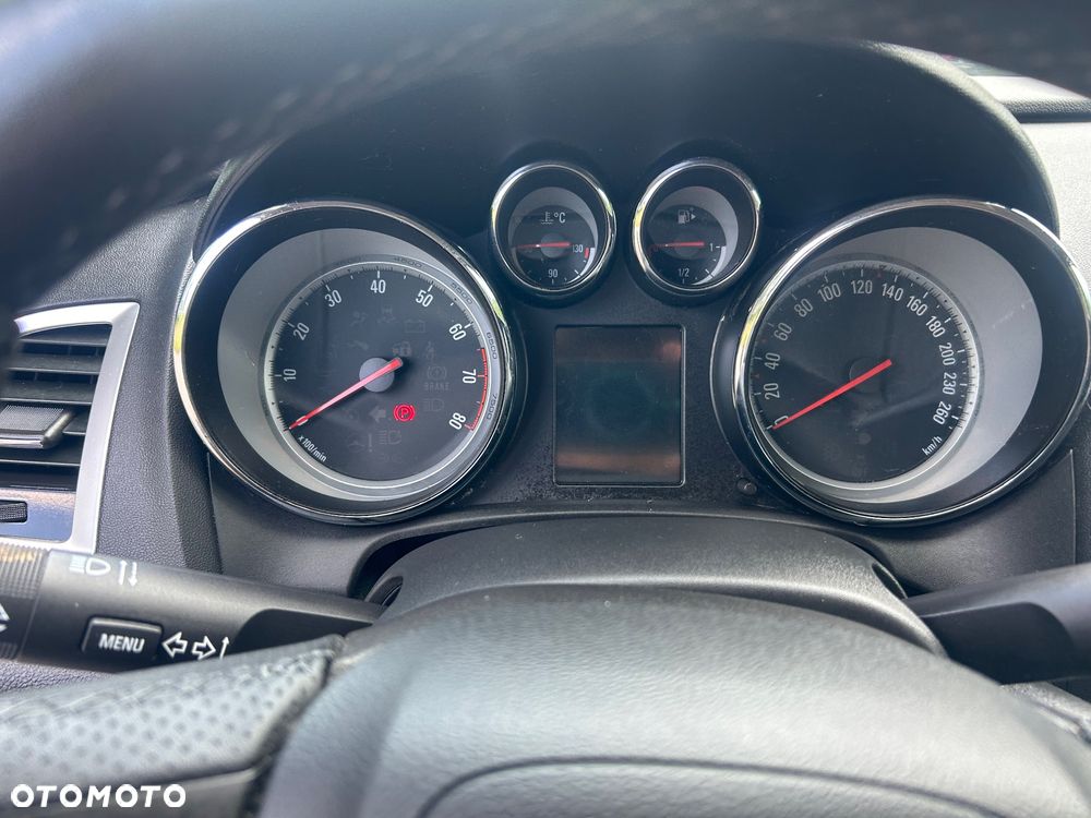 Opel Astra 1.6 Turbo - 12