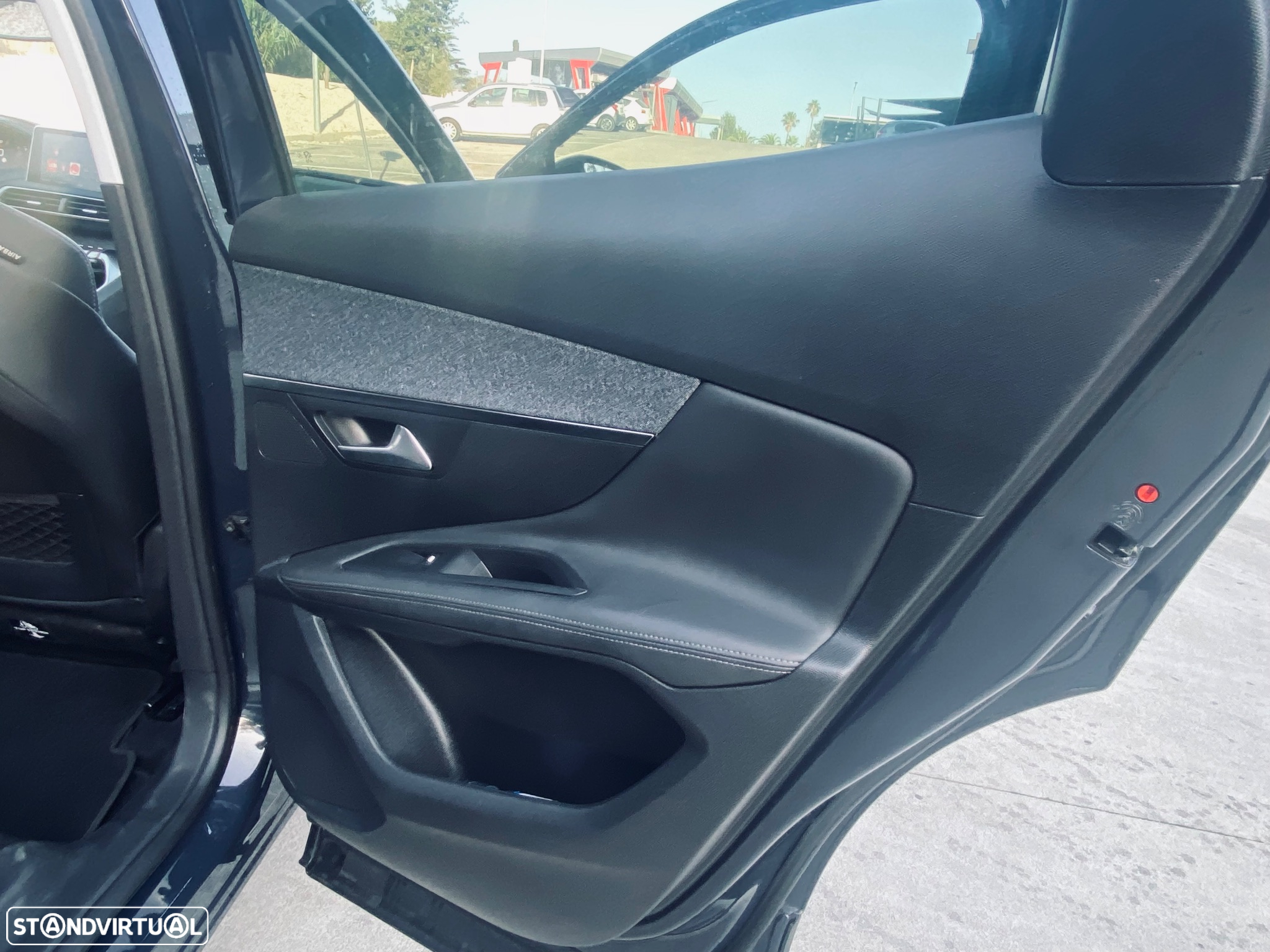Peugeot 3008 1.2 PureTech Allure Grip Control EAT6 - 29