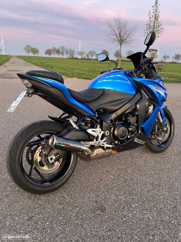 Suzuki GSX - 10