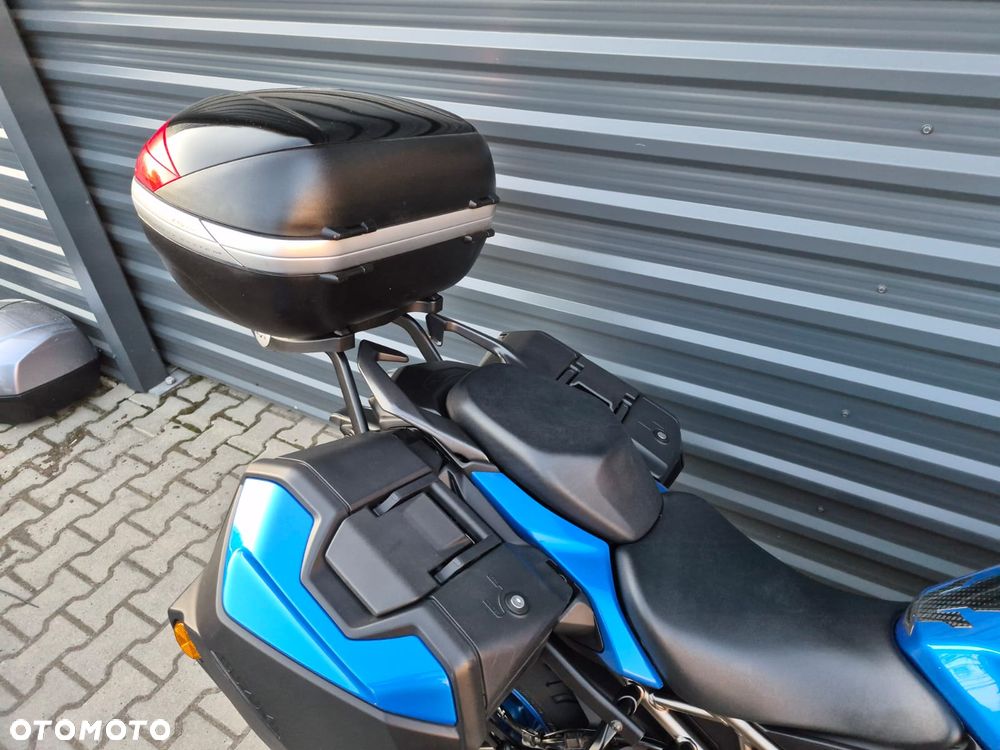Suzuki GSX - 17