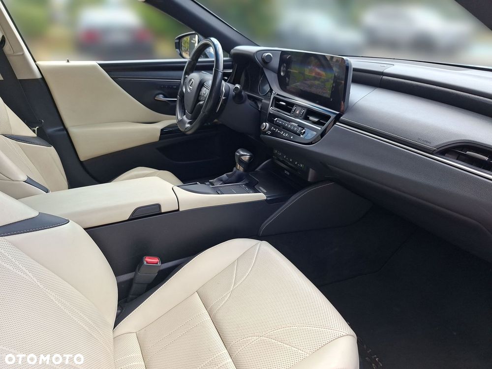 Lexus ES 300h Prestige - 16