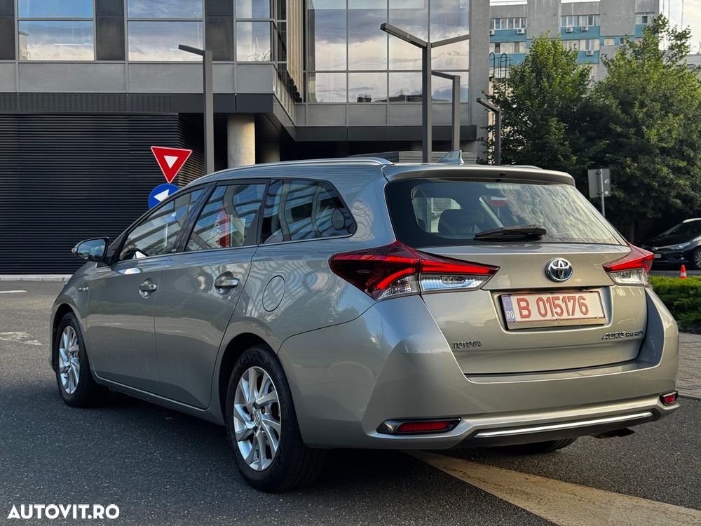Toyota Auris 1.8 L VVT-i Luna - 3