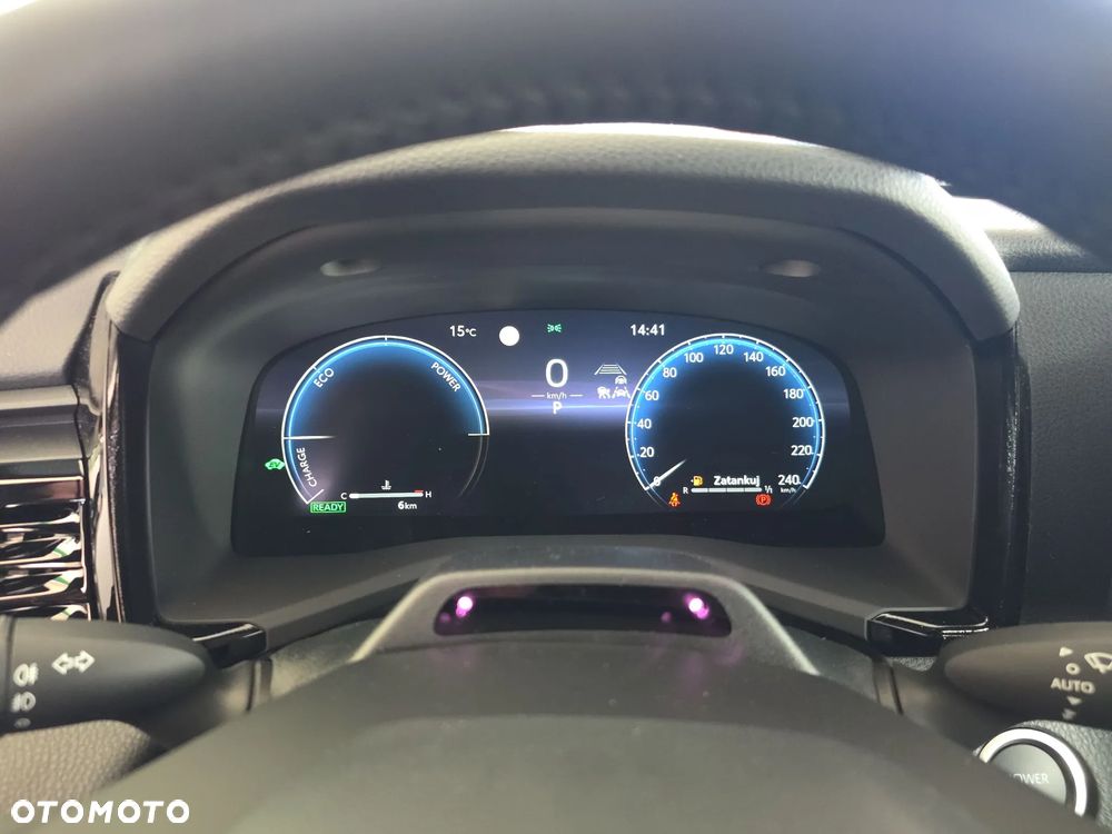 Toyota Camry 2.5 Hybrid Executive CVT - 17
