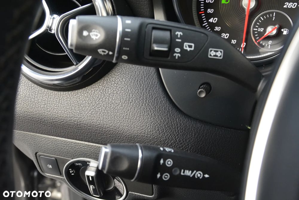 Mercedes-Benz GLA 200 7G-DCT AMG Line - 36