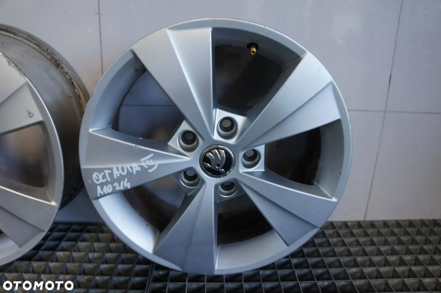 FELGA FELGI ALUMINIOWE ALUFELGI R16 5X112 SKODA OCTAVIA III 6,5 ET46 - 5