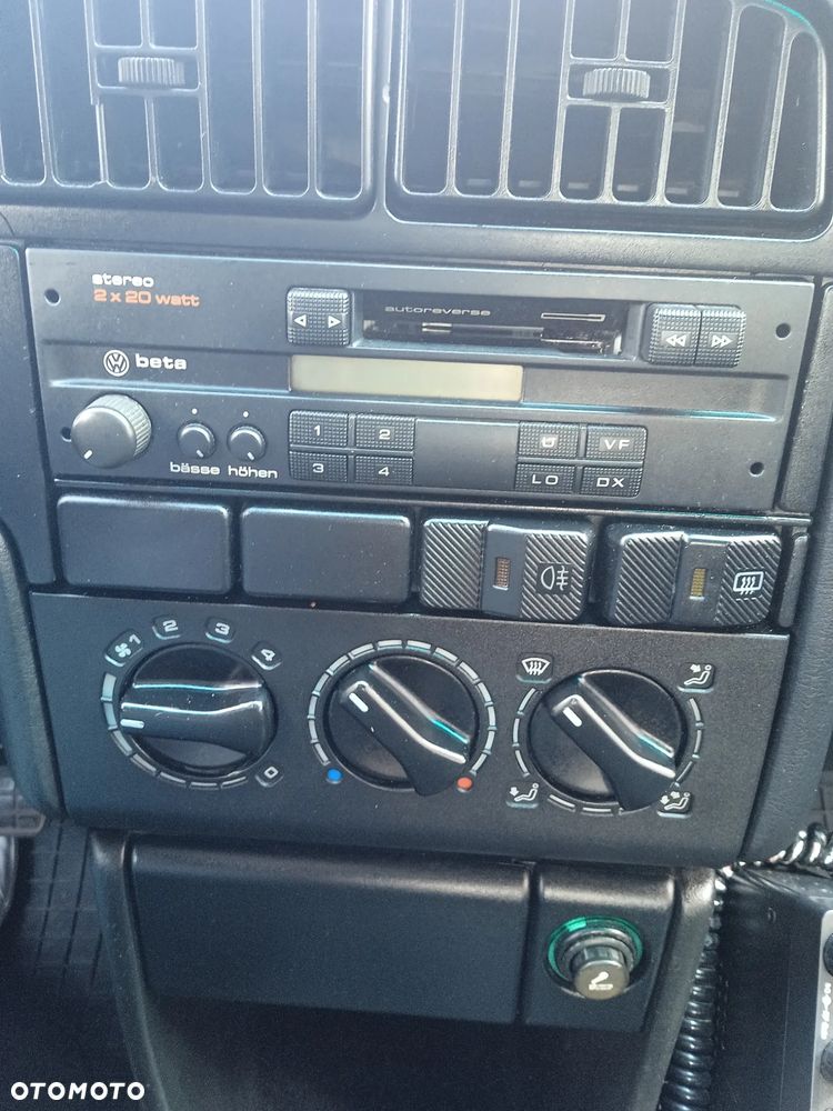 Volkswagen Passat 2.0 GL - 14