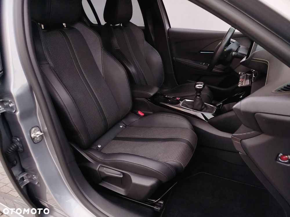 Peugeot 208 PureTech 100 GT - 11