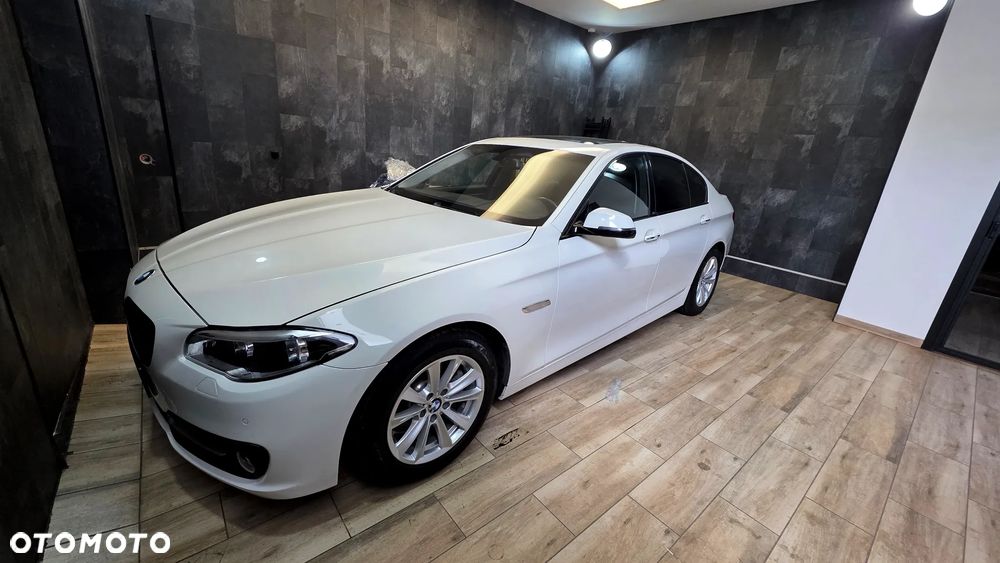 BMW Seria 5 528i Sport-Aut - 3