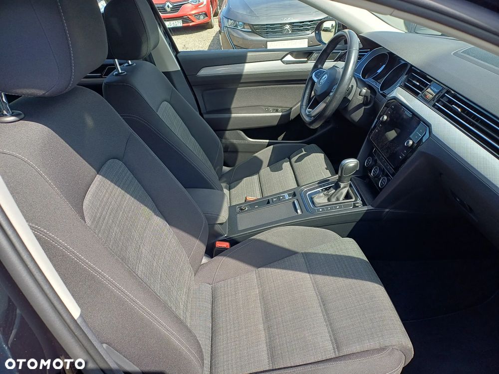 Volkswagen Passat - 9