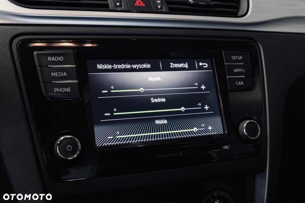Skoda RAPID 1.0 TSI Ambition - 23