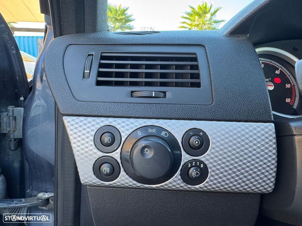 Opel Astra GTC 1.3 CDTi - 16