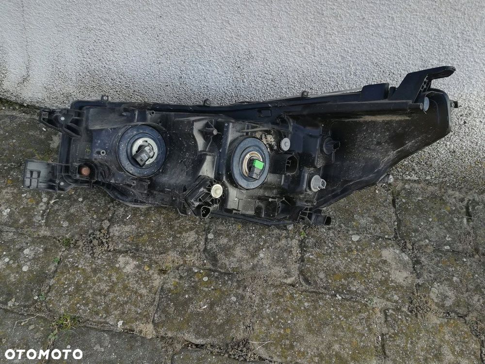 TOYOTA HILUX VIII 8 LAMPA PRZÓD PRZEDNIA PRAWA EUROPA ORYGINAŁ - 2