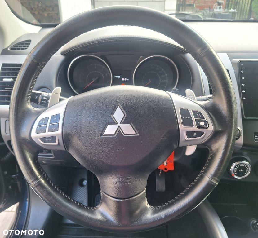 Mitsubishi Outlander 2.0 2WD CVT Invite - 11