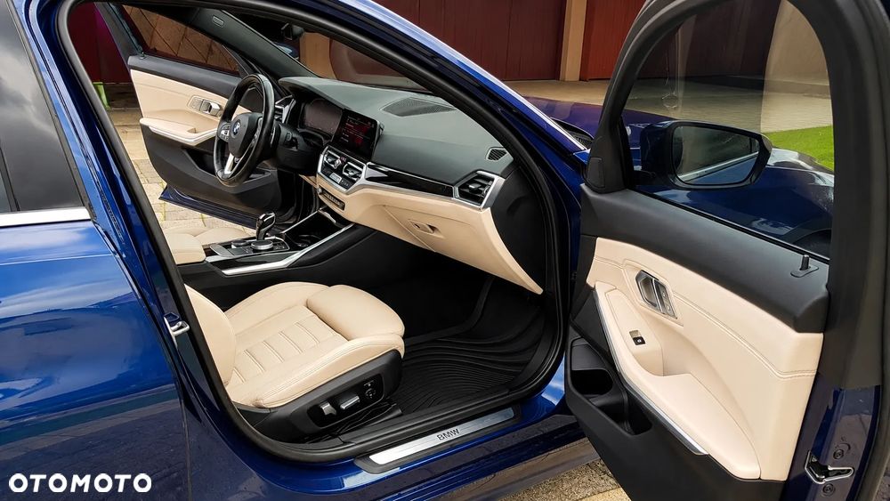 BMW Seria 3 330i Luxury Line sport - 13