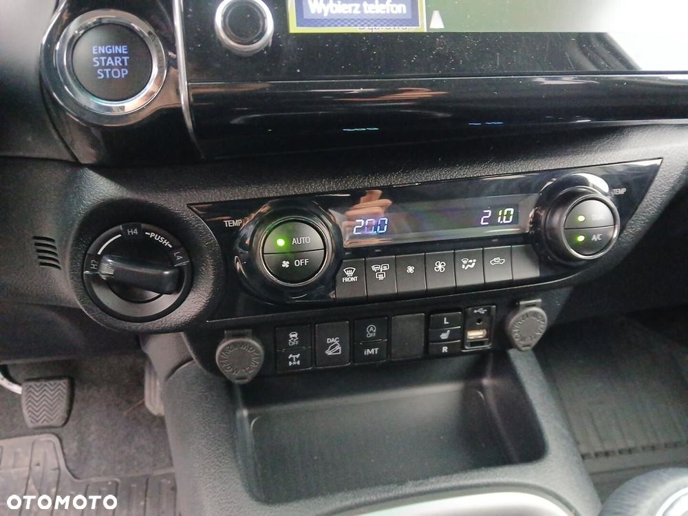 Toyota Hilux 2.8 D-4D Double Cab SR5 4x4 - 32