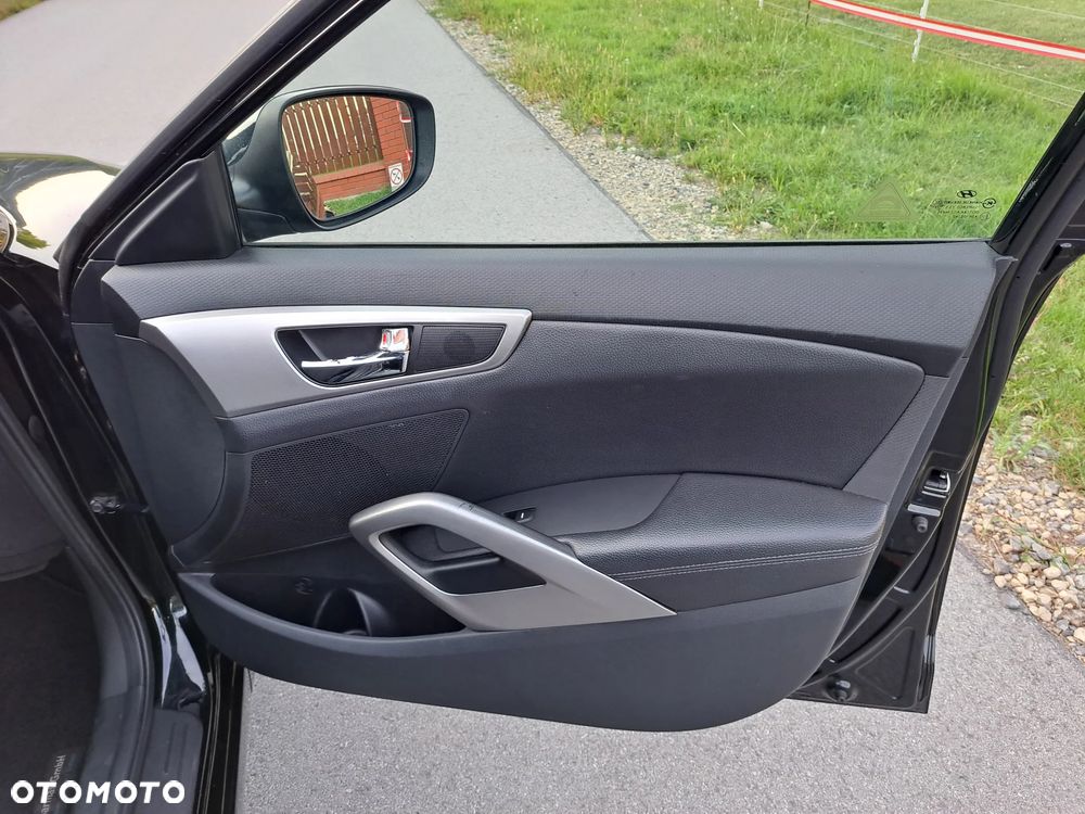 Hyundai Veloster - 12