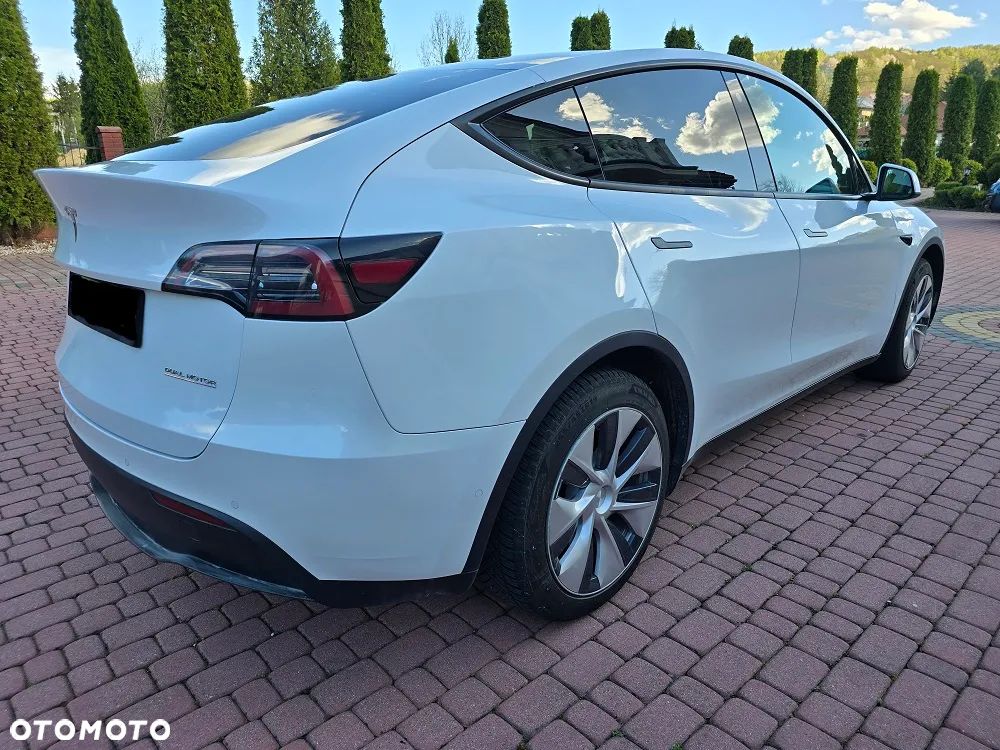 Tesla Model Y Long Range AWD - 5
