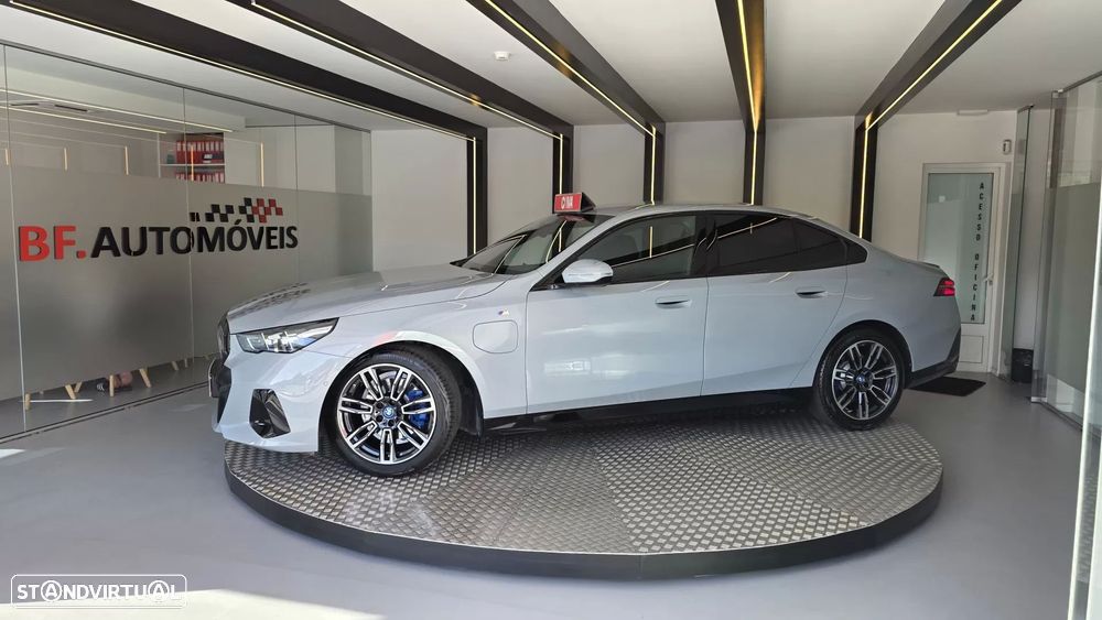 BMW 530 e Pack Desportivo M - 14