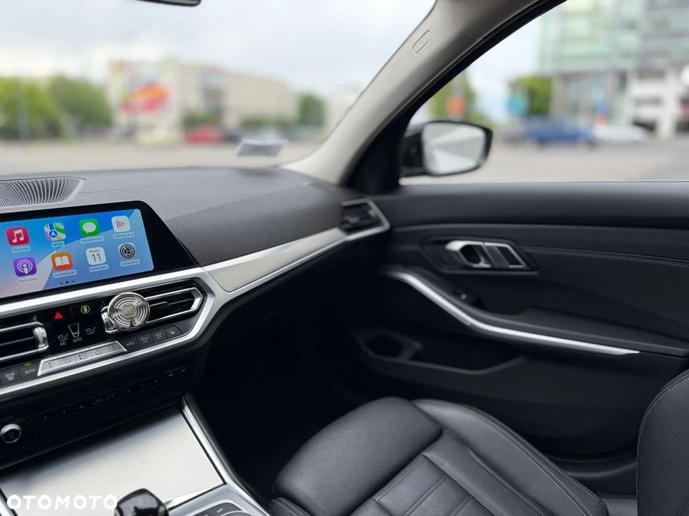 BMW Seria 3 320d Luxury Line - 23