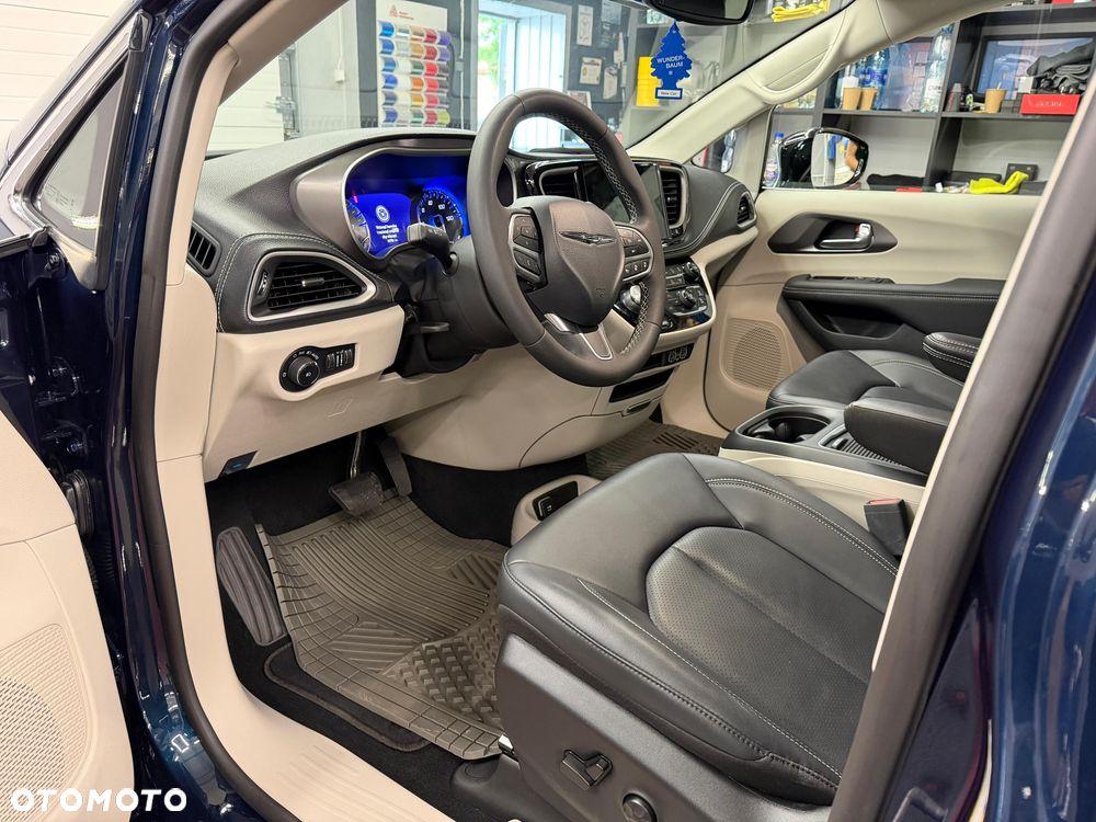 Chrysler Pacifica - 13