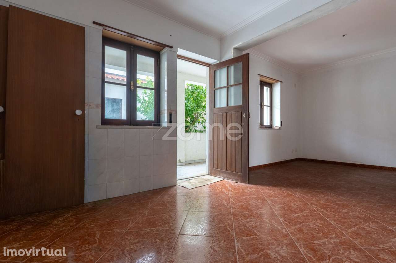 Moradia T3+1 em Manique de Cima a necessitar de acabamentos - Grande imagem: 2/25