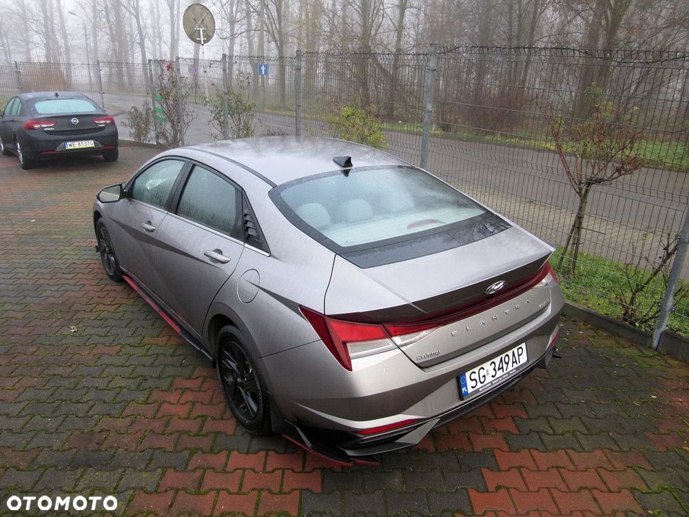 Hyundai Elantra - 2