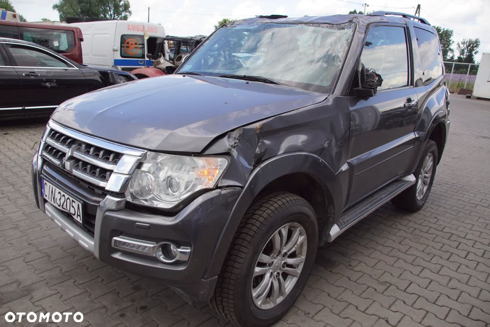 Auto na części 692106889 Mitsubishi Pajero IV 3.2 DID LIFT 4M41U 200KM 2014 krótki zderzak lampa felgi skrzynia silnik głowica deska amortyzator błotnik skrzynia wydech tłumik ćwiartka lampa klapa szyba tylna fotele - 4