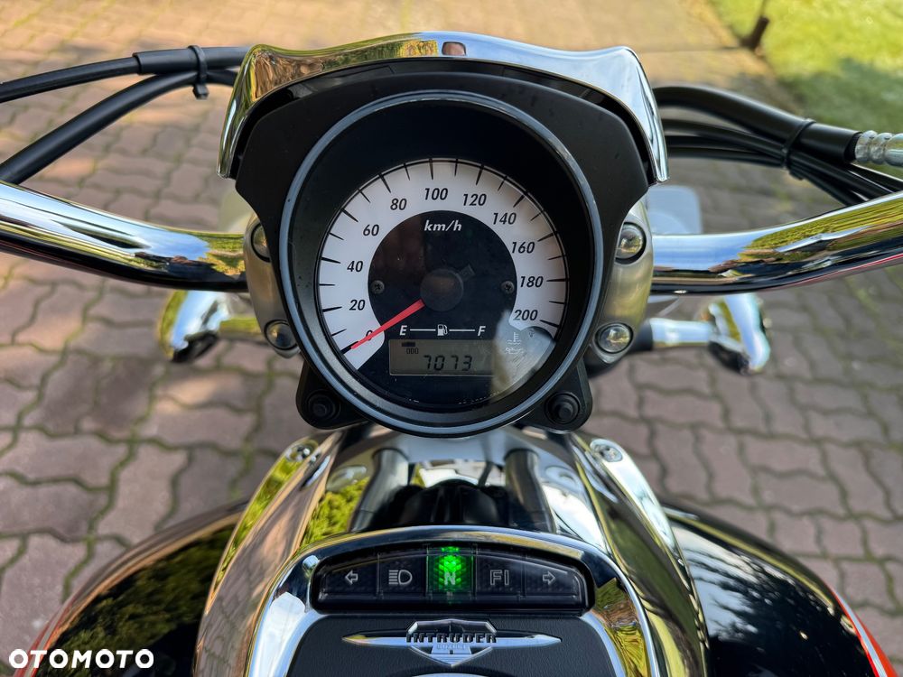 Suzuki Intruder - 19