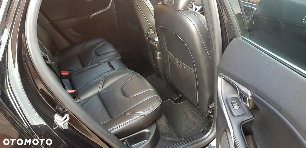 Volvo V40 D3 Geartronic RDesign - 14