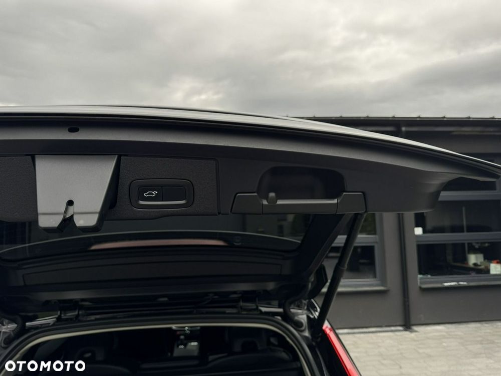 Volvo XC 60 B4 D AWD Geartronic Momentum Pro - 10