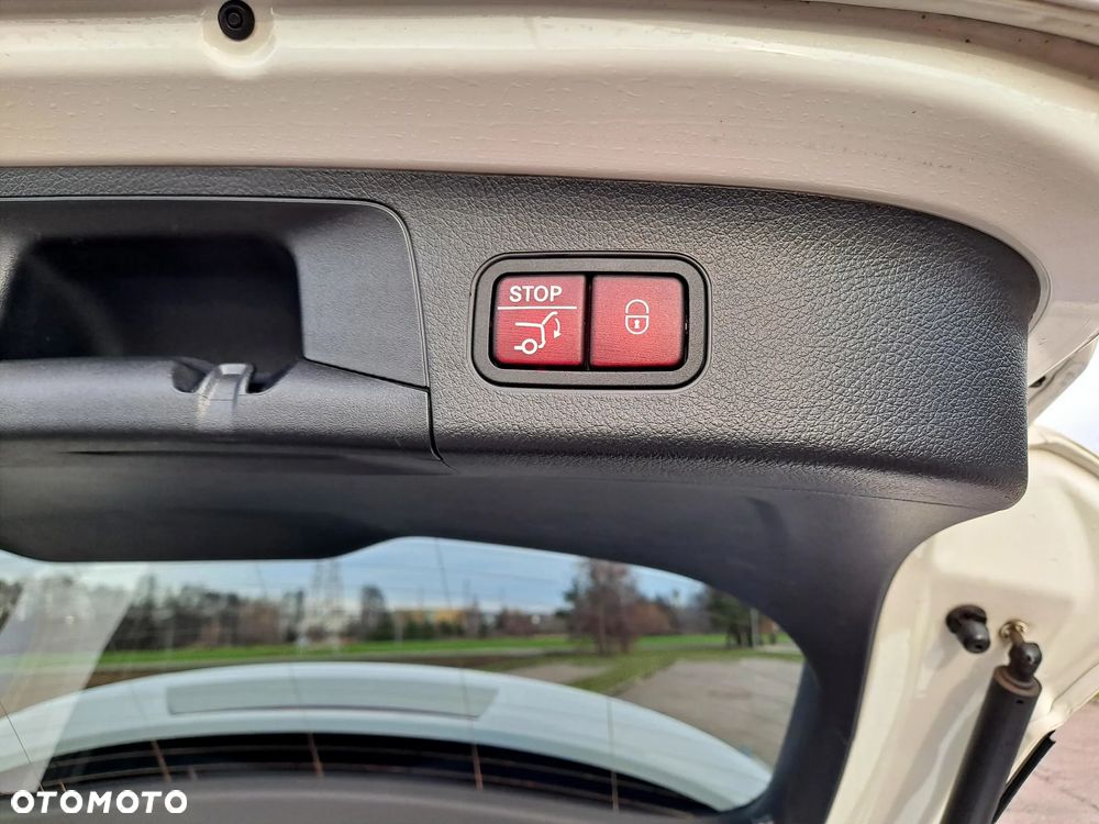 Mercedes-Benz GLA 250 4Matic 8G-DCT Progressive - 17