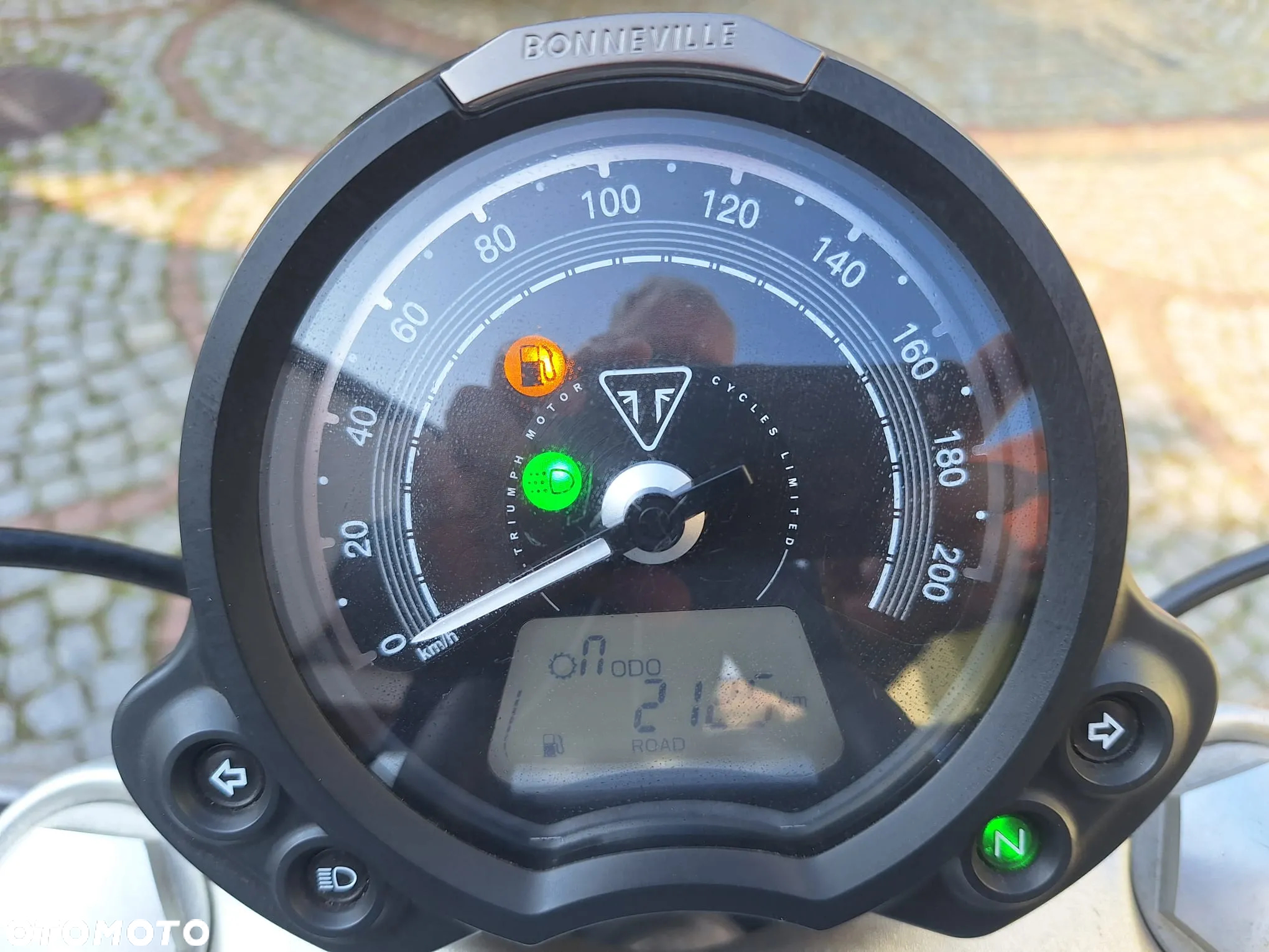 Triumph Bonneville - 7