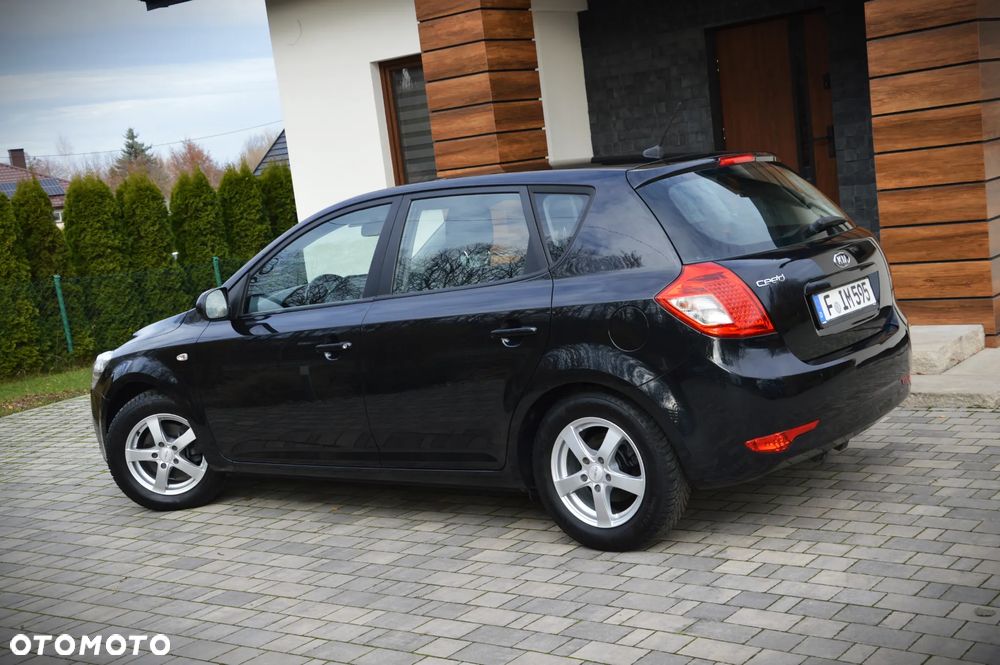 Kia Ceed 1.4 CVVT Dream-Team Edition - 8