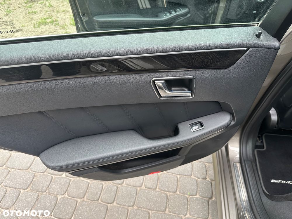 Mercedes-Benz Klasa E 220 CDI DPF BlueEFFICIENCY Automatik Avantgarde - 15