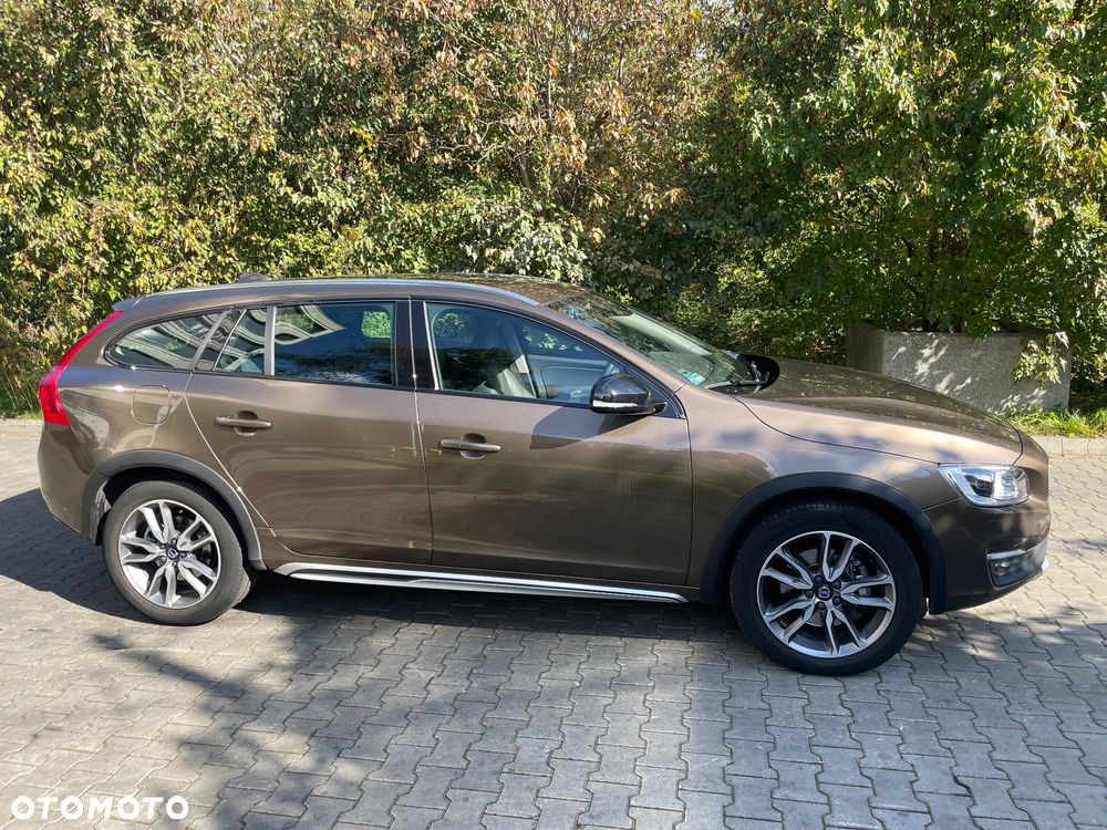 Volvo V60 Cross Country T5 AWD Summum - 1