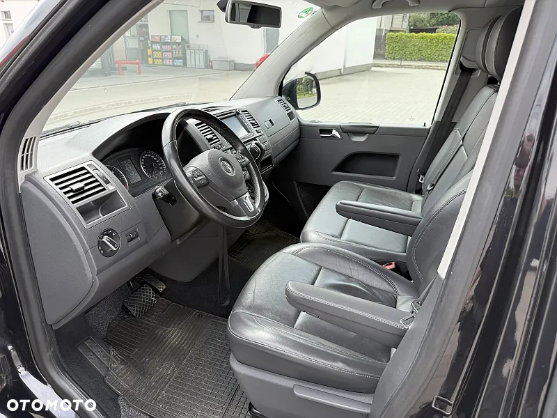 Volkswagen Caravelle - 9
