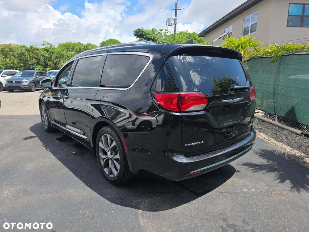 Chrysler Pacifica - 3